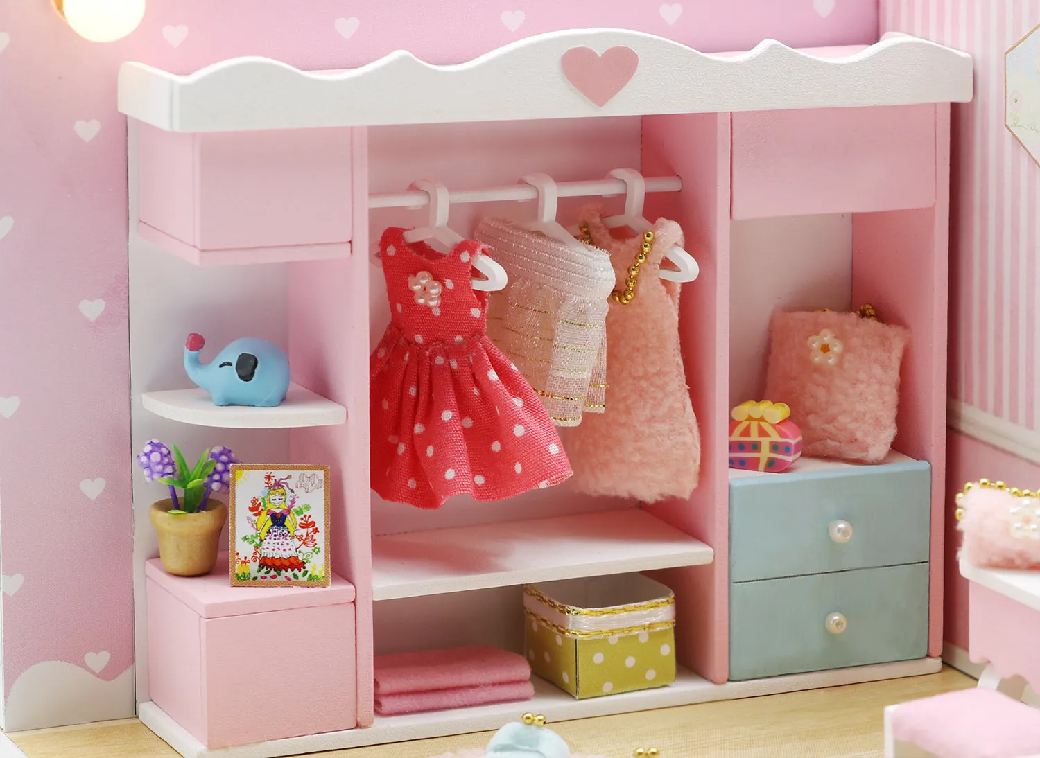 Craftsy Garderobe miniature diorama DIY 13 cm med LED-lys