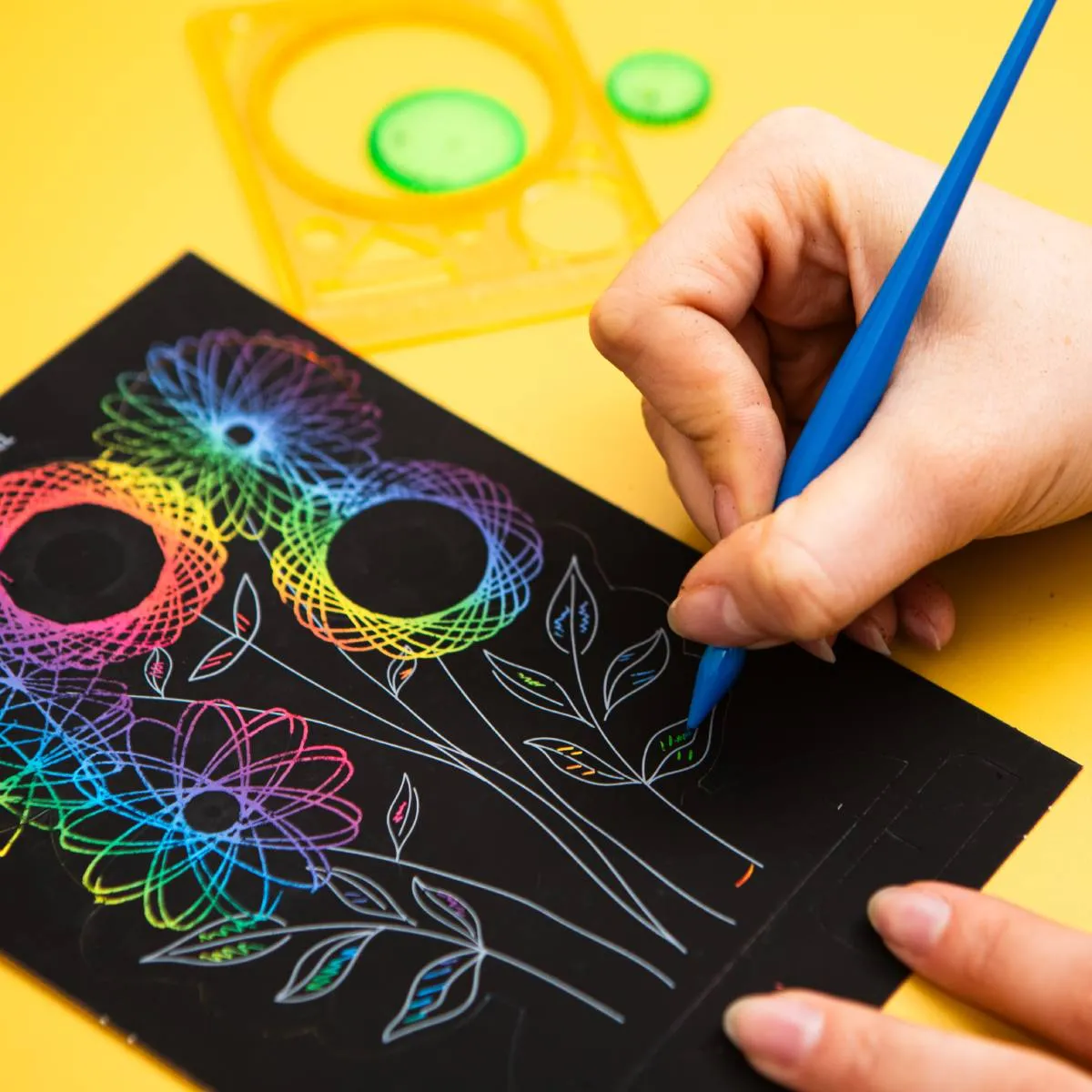 Decoden Magic Spiroart Scratch Art kradsesæt 12 ark