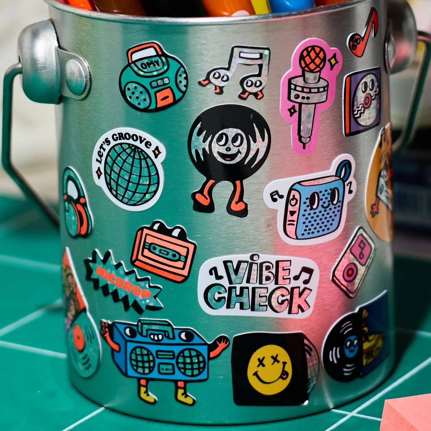 OMY Iconic Music stickers fluoro holografiske