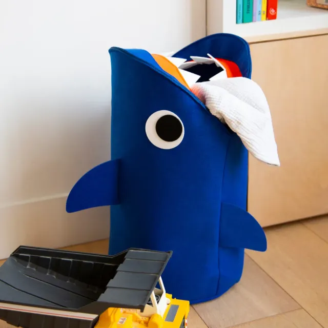 OMY Sharky opbevaringskurv i filt til legetøj