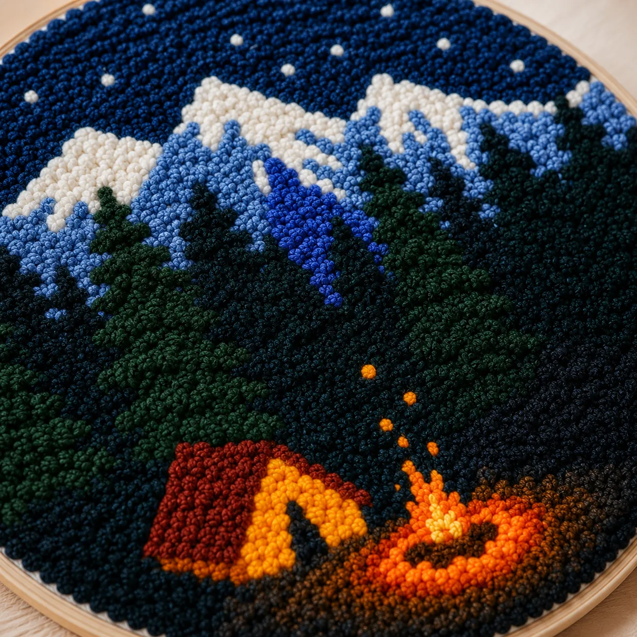 craftsy.dk Camping stjerner punch needle sæt 20 cm natmotiv