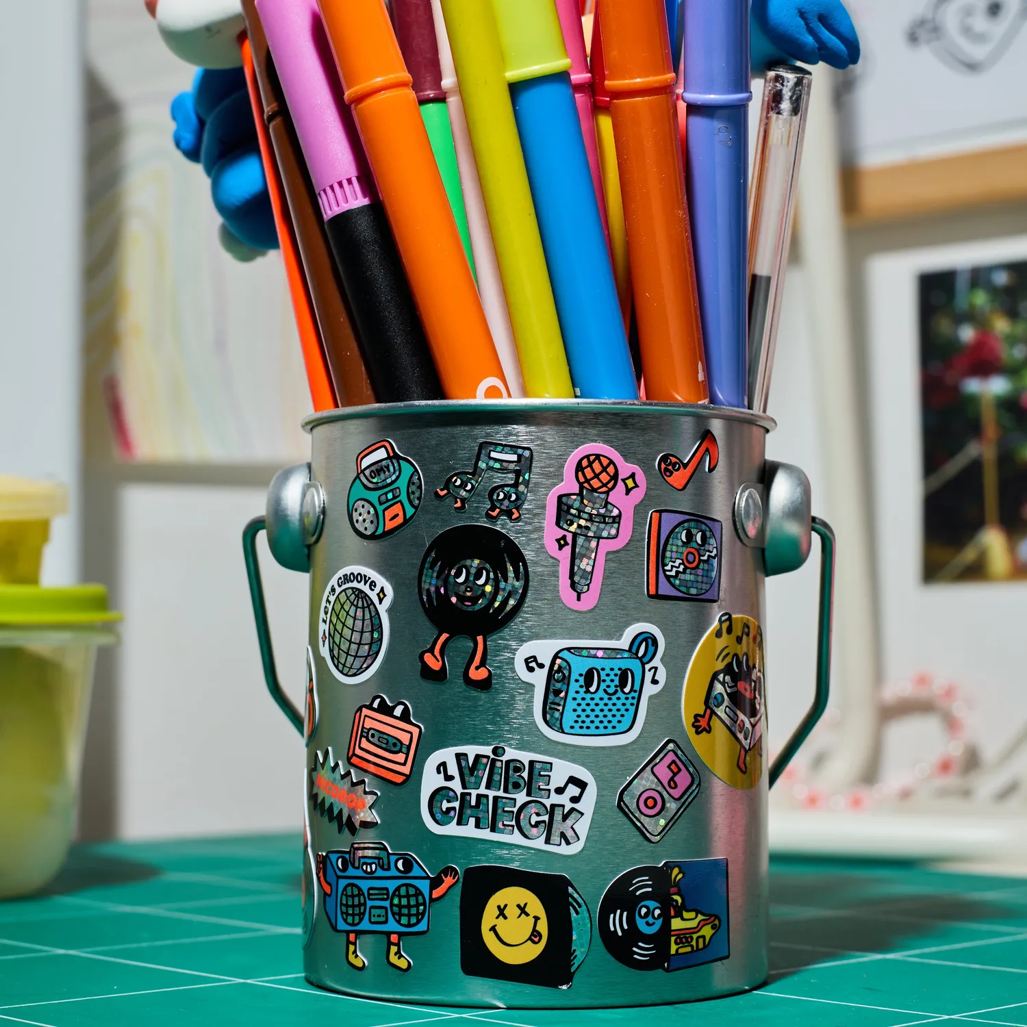 OMY Iconic Music stickers fluoro holografiske